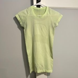 Size 4 swiftly tech short sleeve